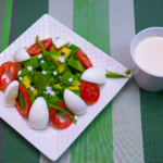 Salade d'avocats avec Tasse